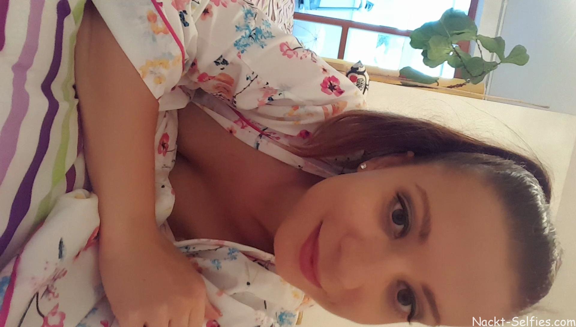 Geiler Nackt Selfie Clip von junger Frau Teressa (22)