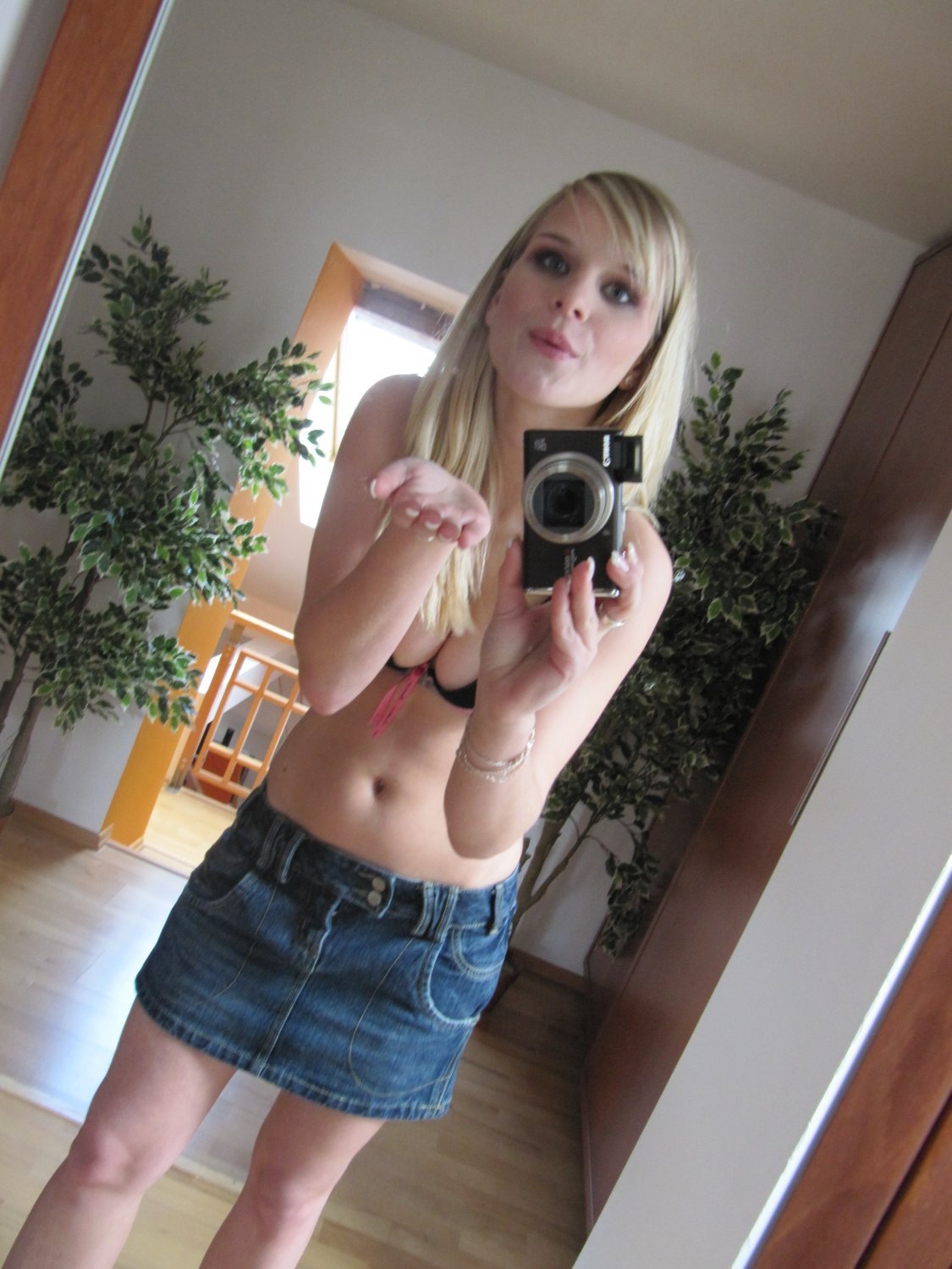 Selfie jung nackt Emily Ratajkowski