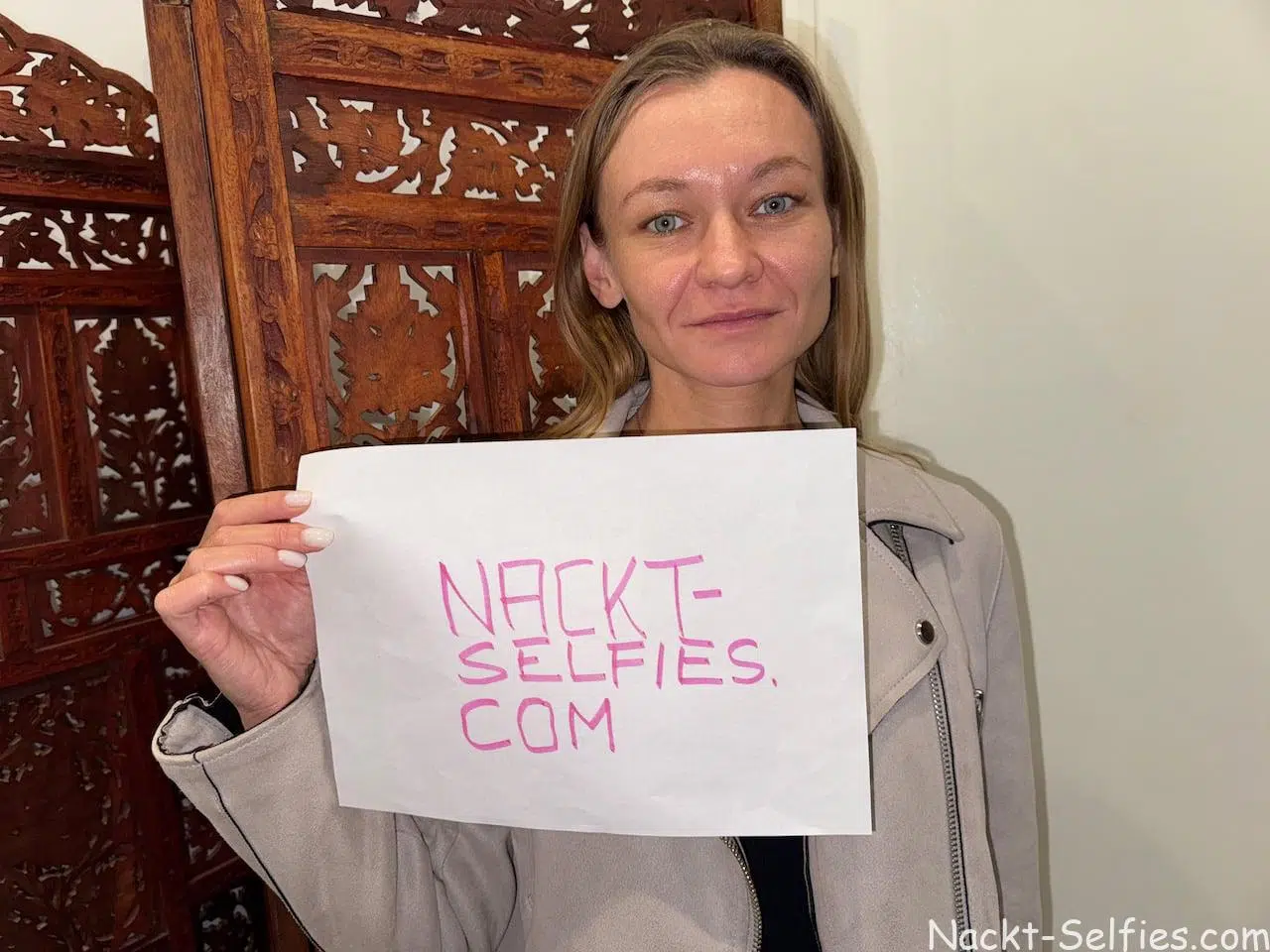 Milf Fotos von Milli (36) mit schlanker und zierlicher Figur Milf Fotos von Milli mit zierlicher Figur