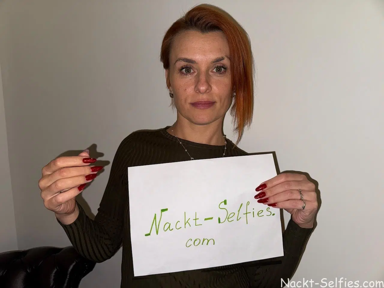 Nackt Selfies von Lara (41) rothaarige Milf mit Hängebrüsten Nackt Selfies von rothaariger Milf Lara