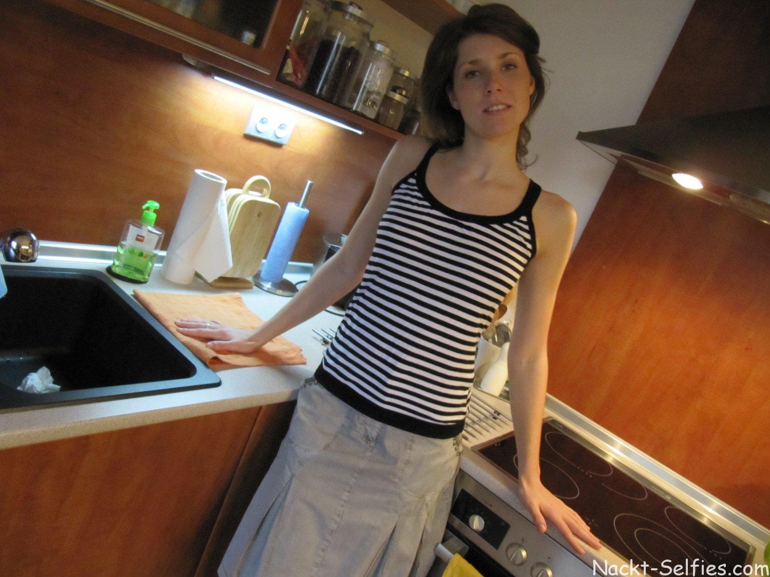 Hausfrauen nackt in der küche