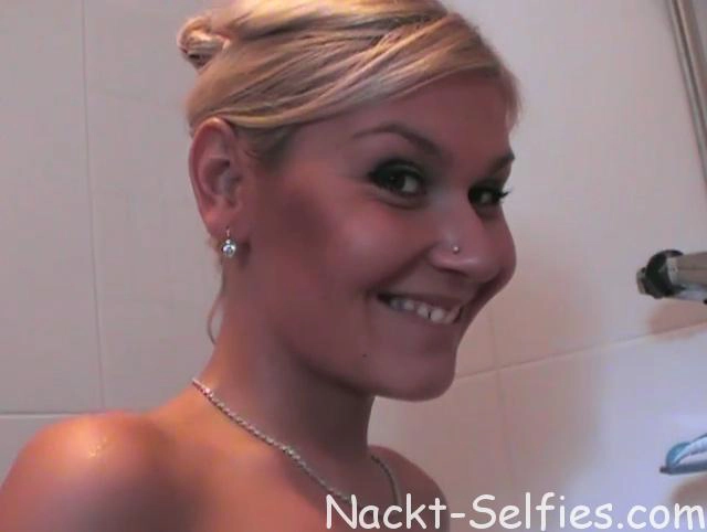Privates Nackt Video Blondine Emily